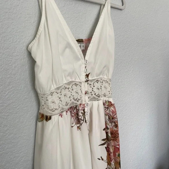 Hello Molly floral and lace maxi dress - Picture 4 of 13